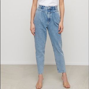 “Gigi” jeans with front pleats